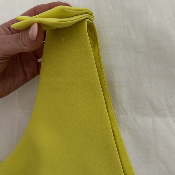 ✨ CLEAR OUT SALE ✨ Banana Republic Sleeveless Blouse - Picture 4 of 6